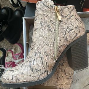 NWT Forever 21 Boots